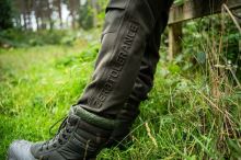 Nash Tepláky Zero Tolerance Wind Chill Joggers Varsity (4)